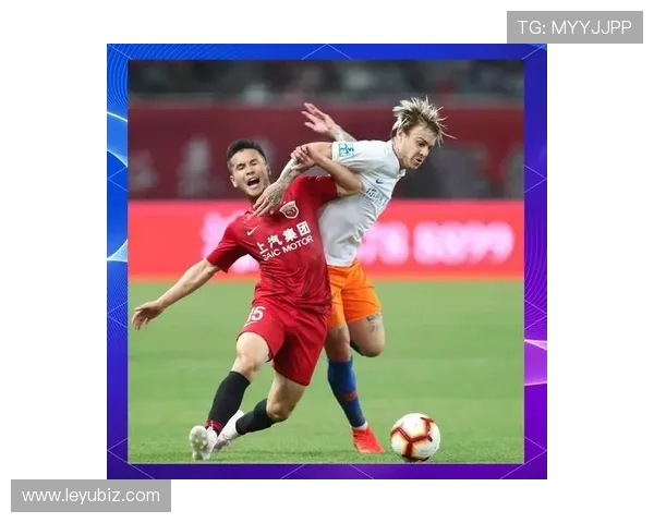 未报名球员入场时，足球规则如何判罚及比赛影响解析