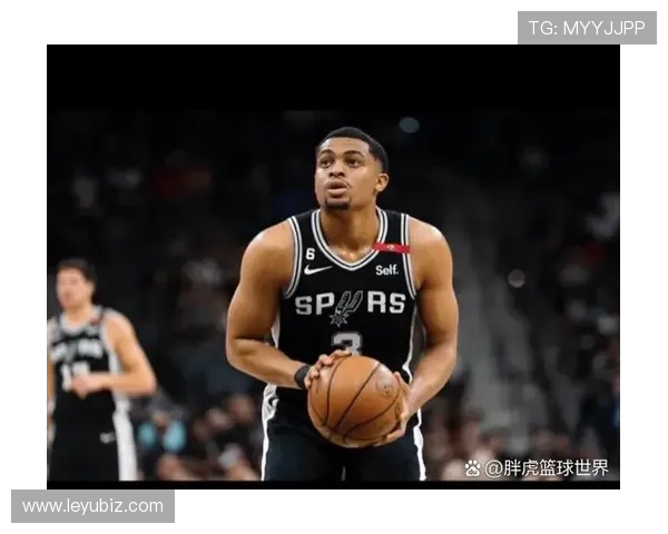 德阿龙·福克斯突破创造高效得分节奏，拉开球队进攻空间